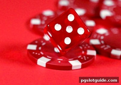 pg电子游戏视角：百家乐真人游戏的社交本质再发现