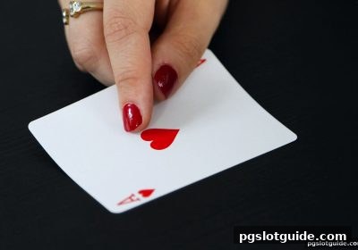 pg电子游戏视角：真人桌游场景设定与氛围营造全攻略