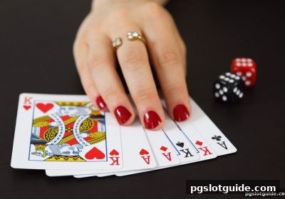 pg电子游戏带你玩转炸金花:筹码管理核心策略与英超直播观赛技巧