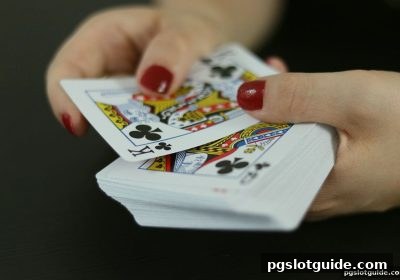 pg电子游戏带你玩转炸金花：大小牌规则全解析与平民必胜技巧