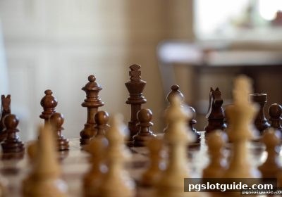 pg电子游戏棋牌桌游火爆背后：玩法、社交与智力的多维解析